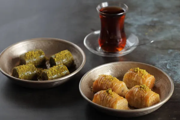 سرايا لطيف
