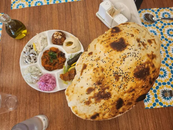 سرايا لطيف