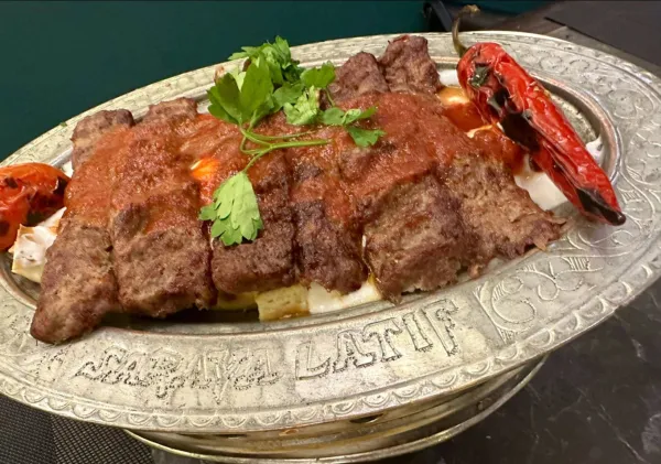 سرايا لطيف