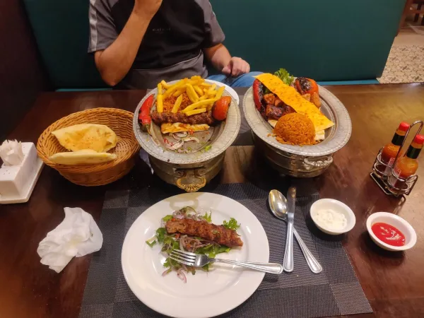 سرايا لطيف