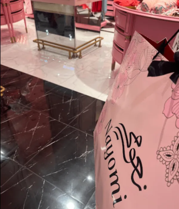 نعومي