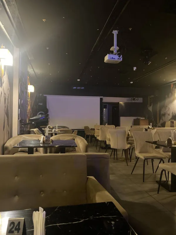 لاسيرا لاونج